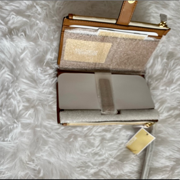 Michael Kors signature double zip wristlet - Picture 5 of 5